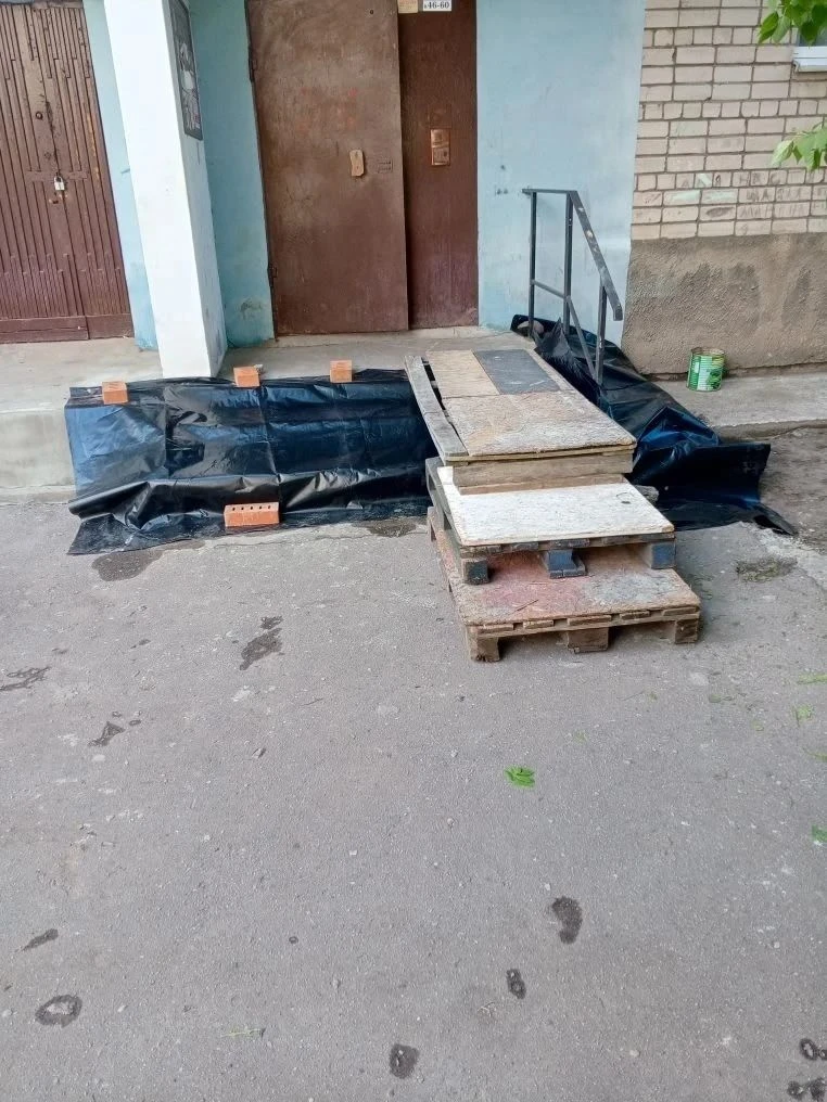 Выполнили ремонт крыльца 4-го подъезда на Кировоградской, 9 .Уважаемые жители!
