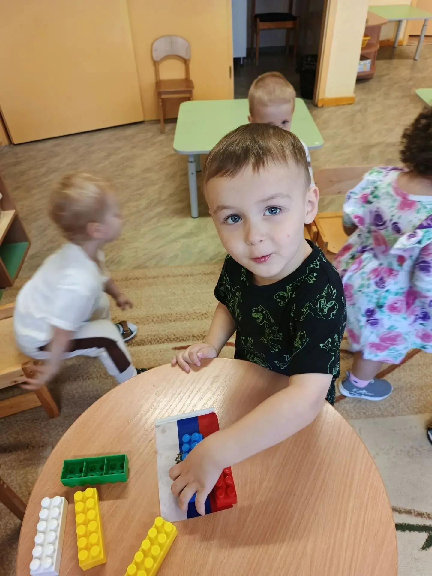 🇷🇺В рамках празднования Дня Государственного флага Российской Федерации в первой млад...