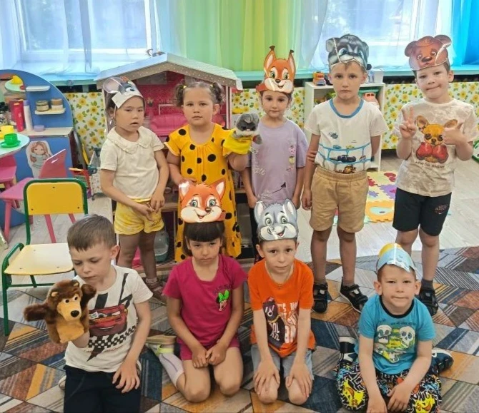 Ребята средней группы №11 "Капитошка", примерили на себя роль актёров и перевоплотились в героев ска