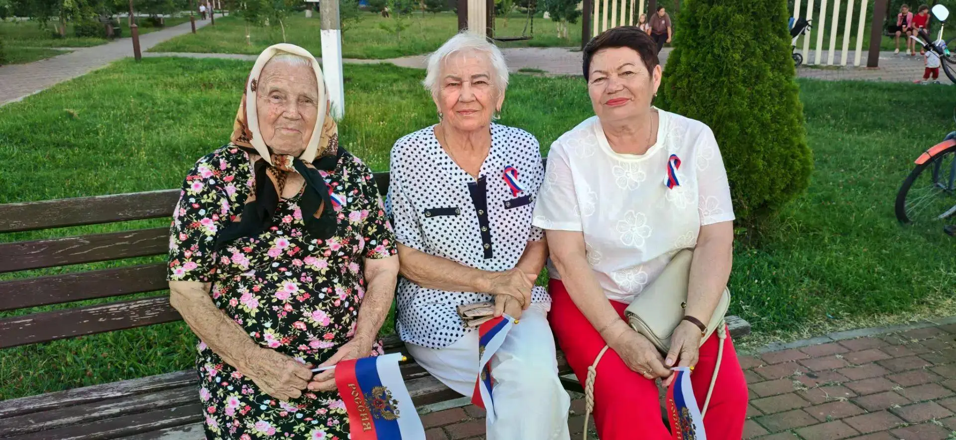 🎉 Гиагинский краеведческий музей вместе с ДОСААФ провёл акцию «Триколор»: жители и гос...