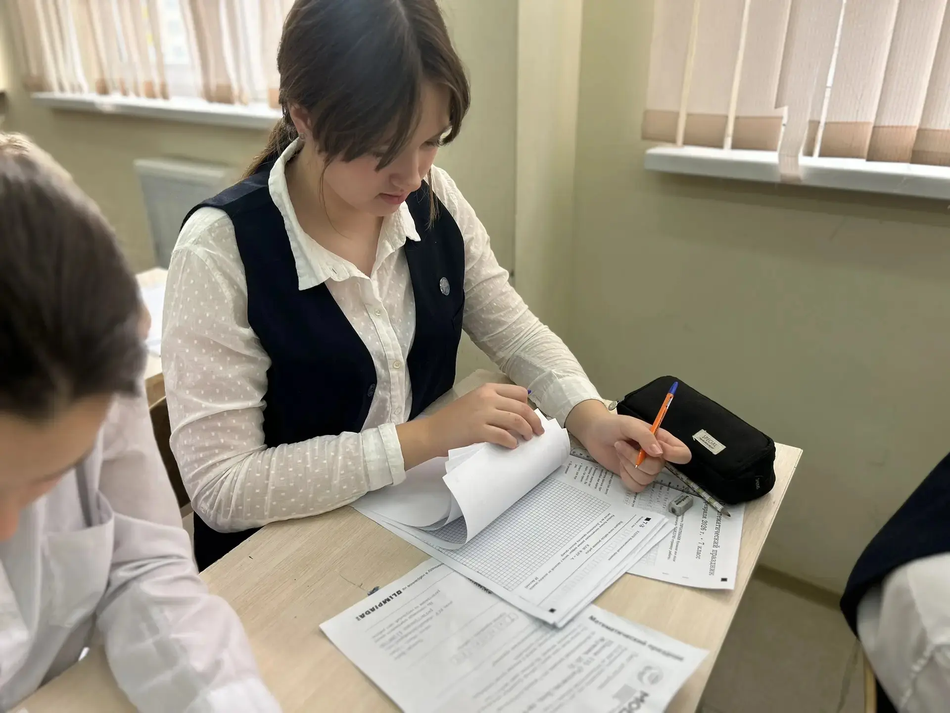 📐 Интеллектуальная битва умов📐   22 февраля в стенах нашей школы царила особая атмосфера — здесь сос