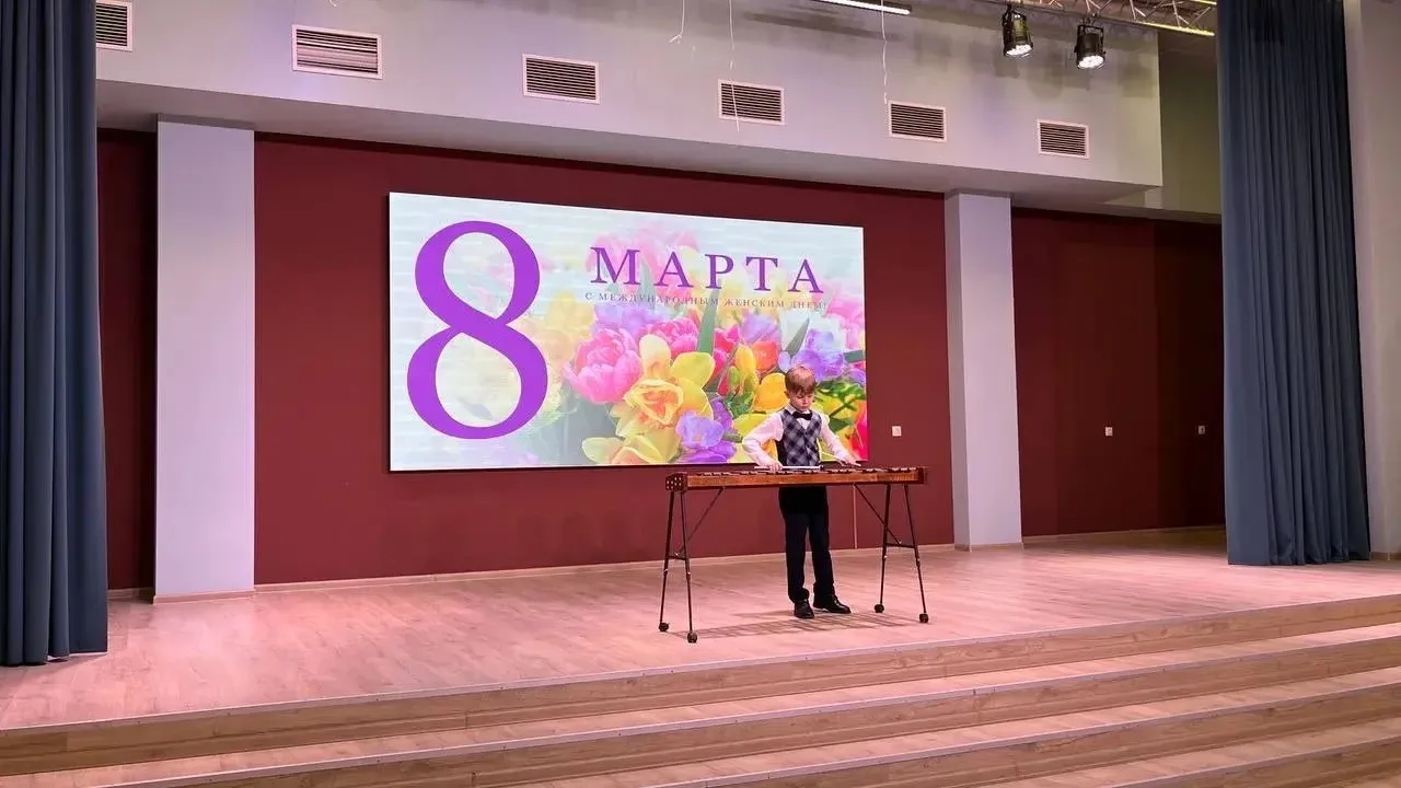 Сегодня обучающиеся МАОУ «Школа №10»города провели праздничное мероприятие, посвящённое Международно