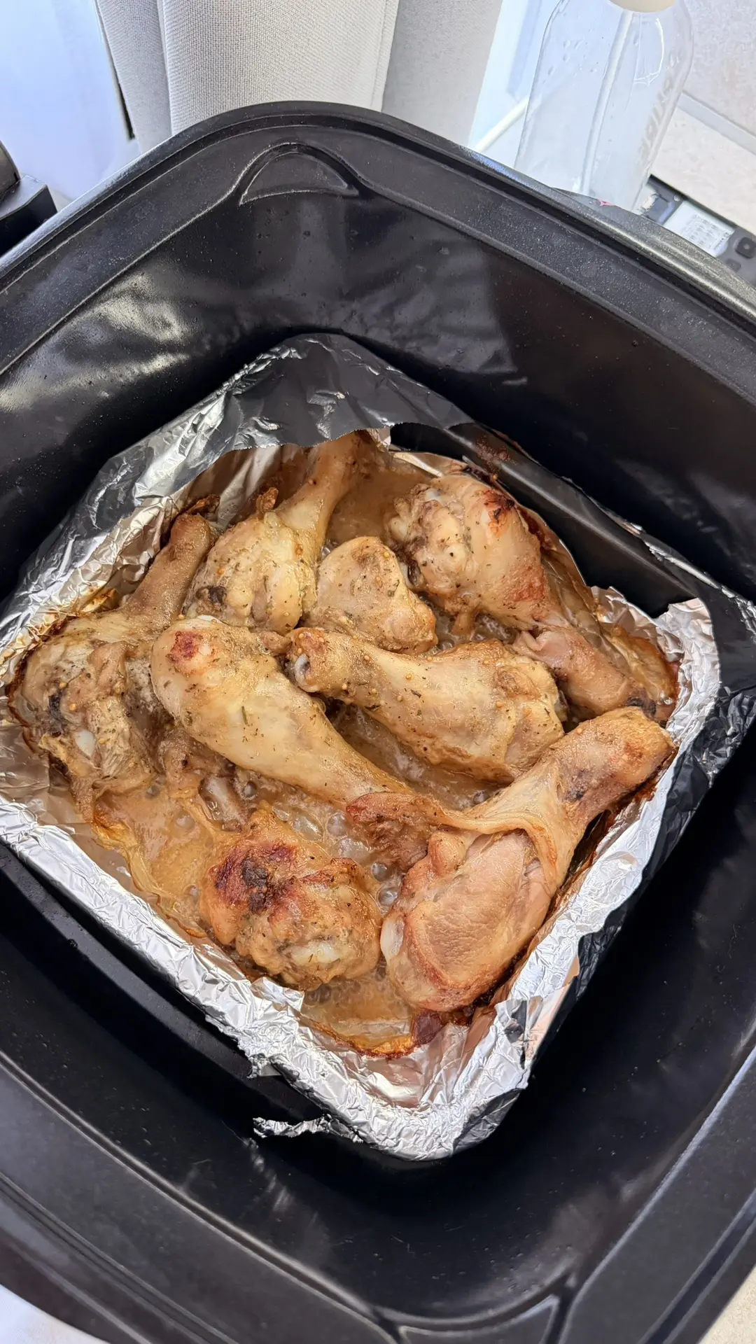 На обед печёные ножки в Грандшефе, и спагетти🤤 А в вашей столовке, что сегодня подают ? 😁
