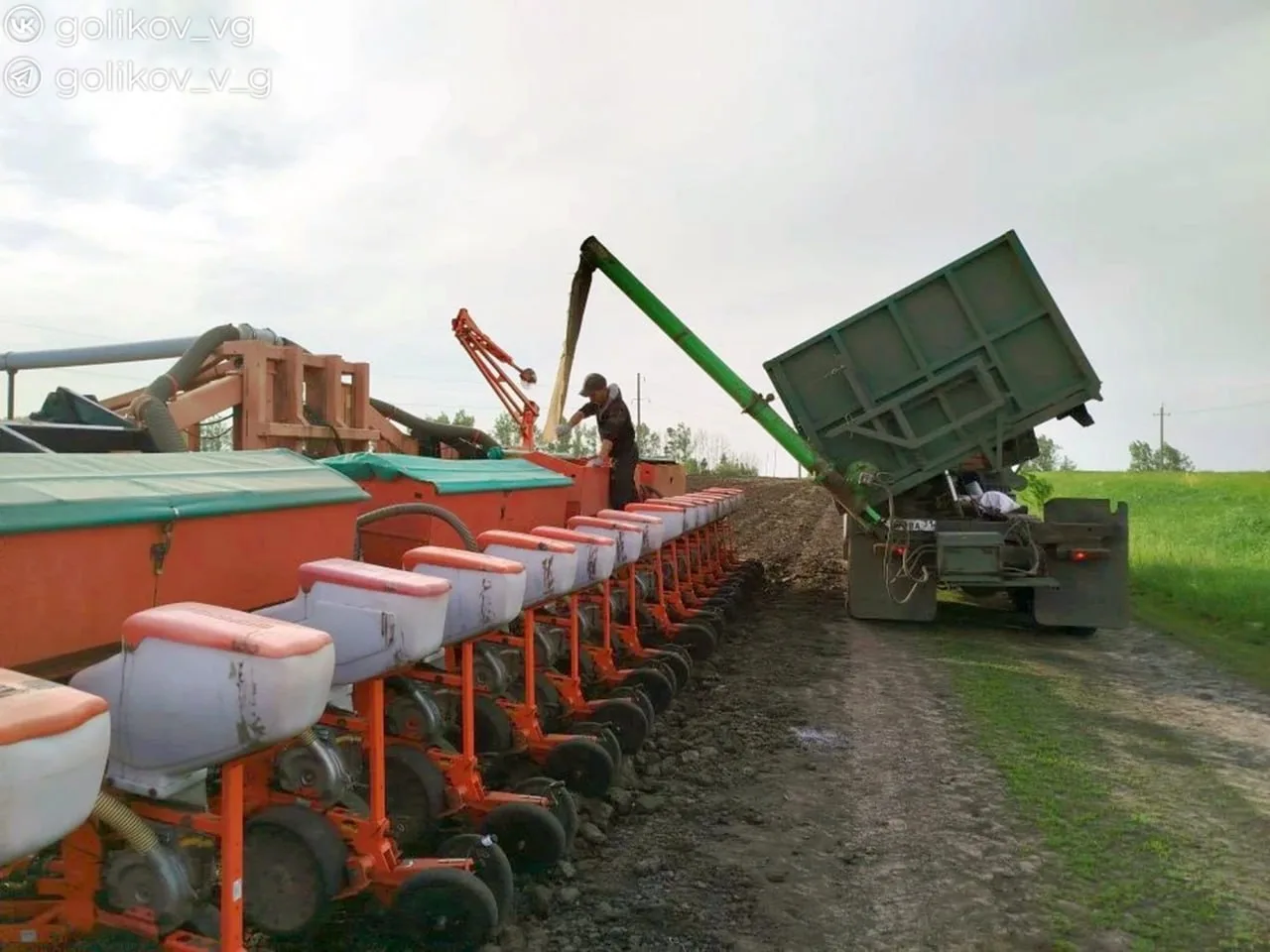 Весенний сев в Губкинском округе выходит на финишную прямую 🚜  Как отметил Василий Голиков, несмотря