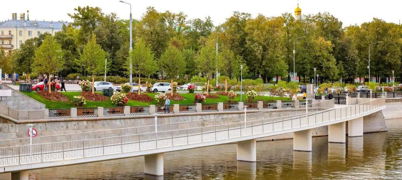 🌁 В центре Москвы на Болотной набережной открылся новый пешеходный мост под Малым Каме...