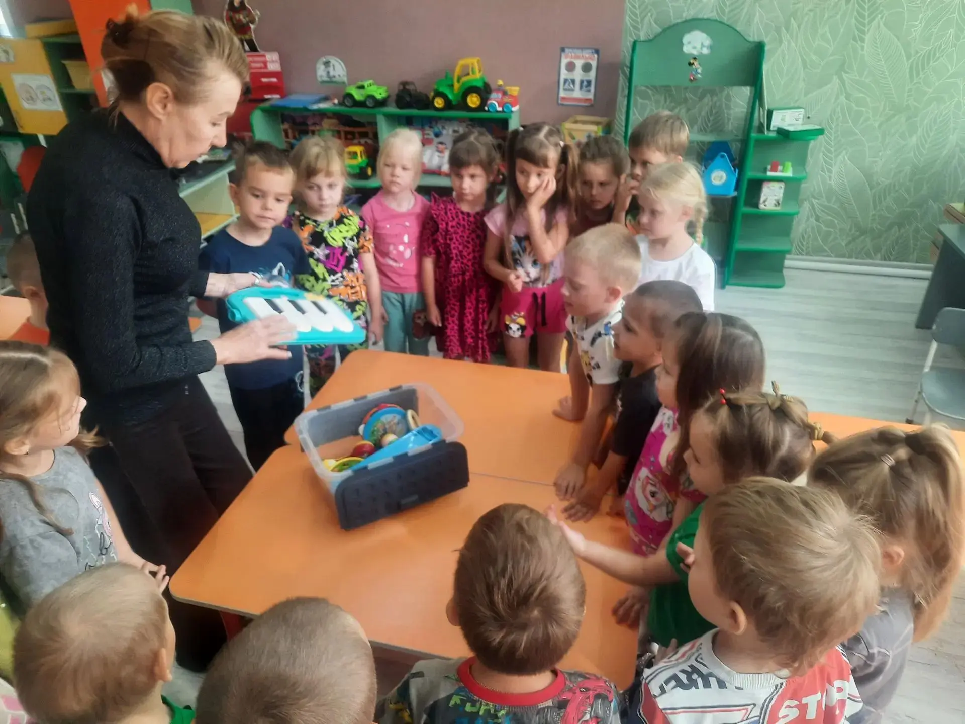 "ПОКА МАМА НА РАБОТЕ"