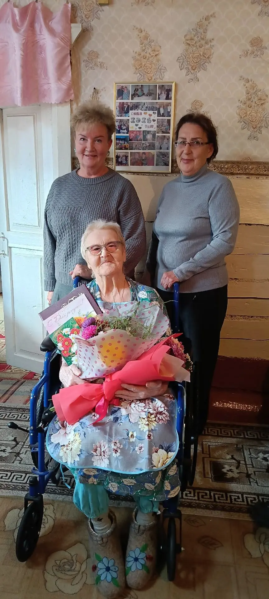 Сегодня свой 95-летний юбилей отмечает Александра Павловна Ефремова