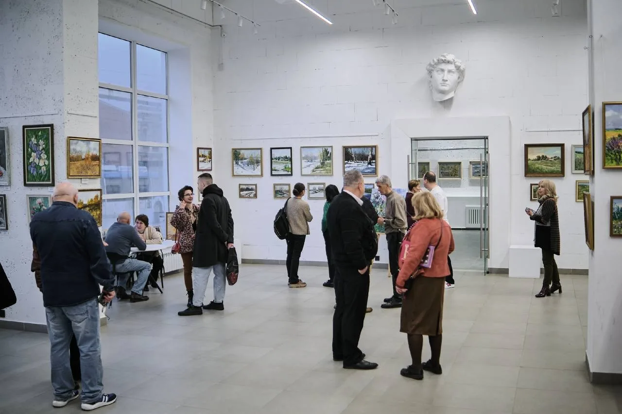 🖼 Авторская экскурсия по выставке «Мастерская» в Доме Архитектора!   Это уникальная возможность позн