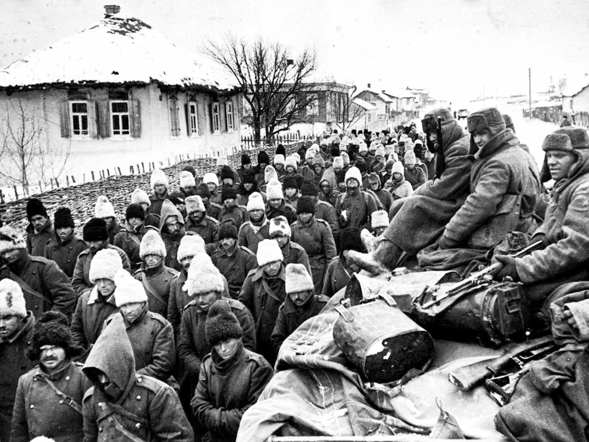 Колонна румынских пленных под Сталинградом, СССР, 1943 год.