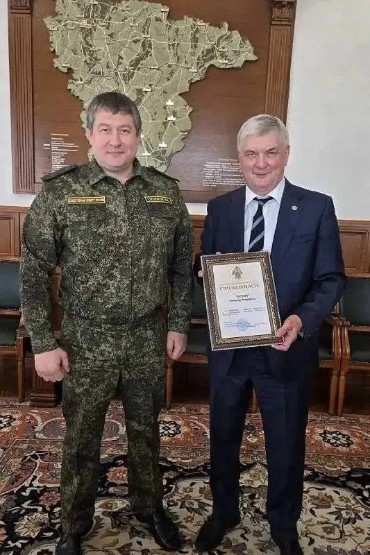 🏅 В Воронеже губернатору вручили благодарность председателя Следственного комитета РФ.

В Воронеже 