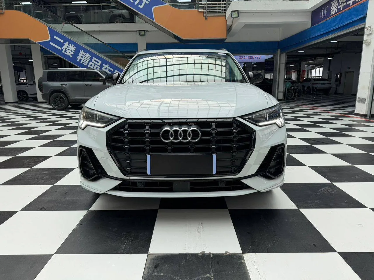 AUDI Q3 ЕДЕТ В САНКТ-ПЕТЕРБУРГ

​Компактные кроссоверы часто теряются в потоке, но Q3 в пакете S-Lin