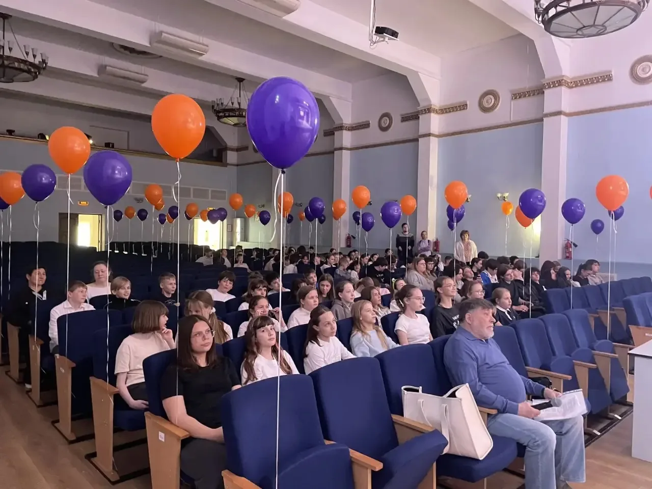 В минувший вторник ученики 5-Э класса посетили Дом офицеров Балтийского флота, где проходил фестивал
