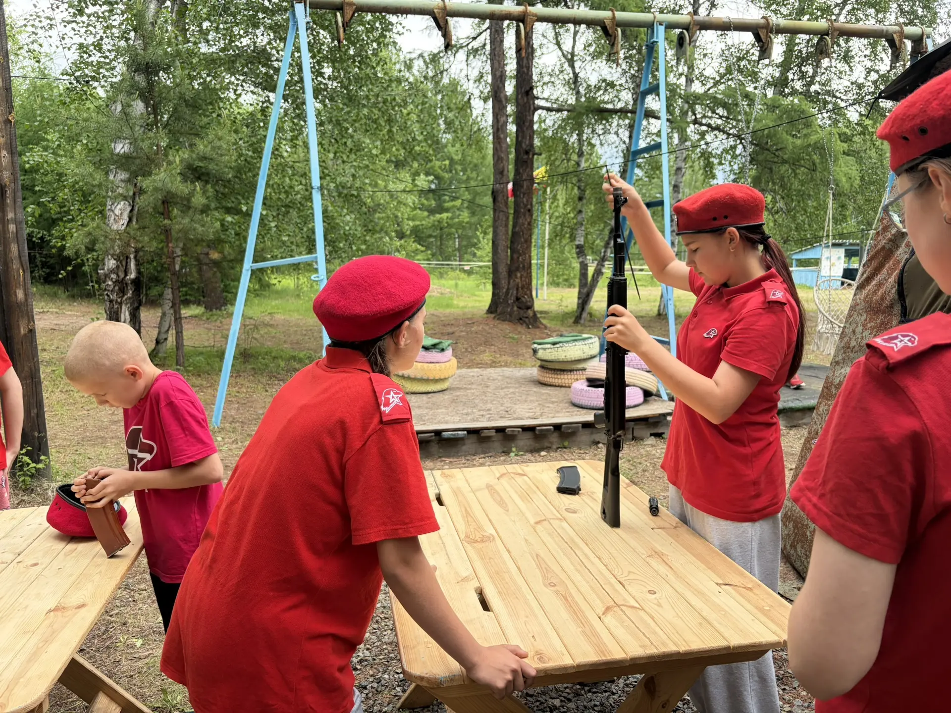 🏕️☀️ Солнце, дружба и сталь! В палаточном лагере МБОУ СОШ п.г.т. Уруша кипит жизнь — продолжается ю