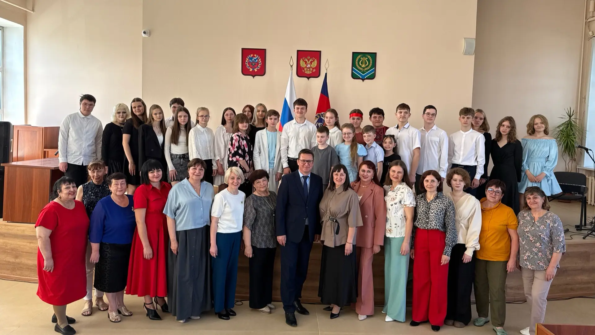 Звёздная россыпь талантов: в Детской школе искусств Бийского района прошёл выпускной