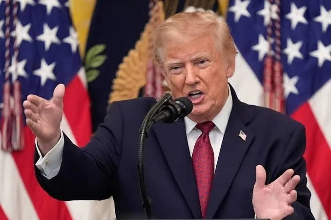 Трамп обвинил Украину в повышении цен на топливо в США