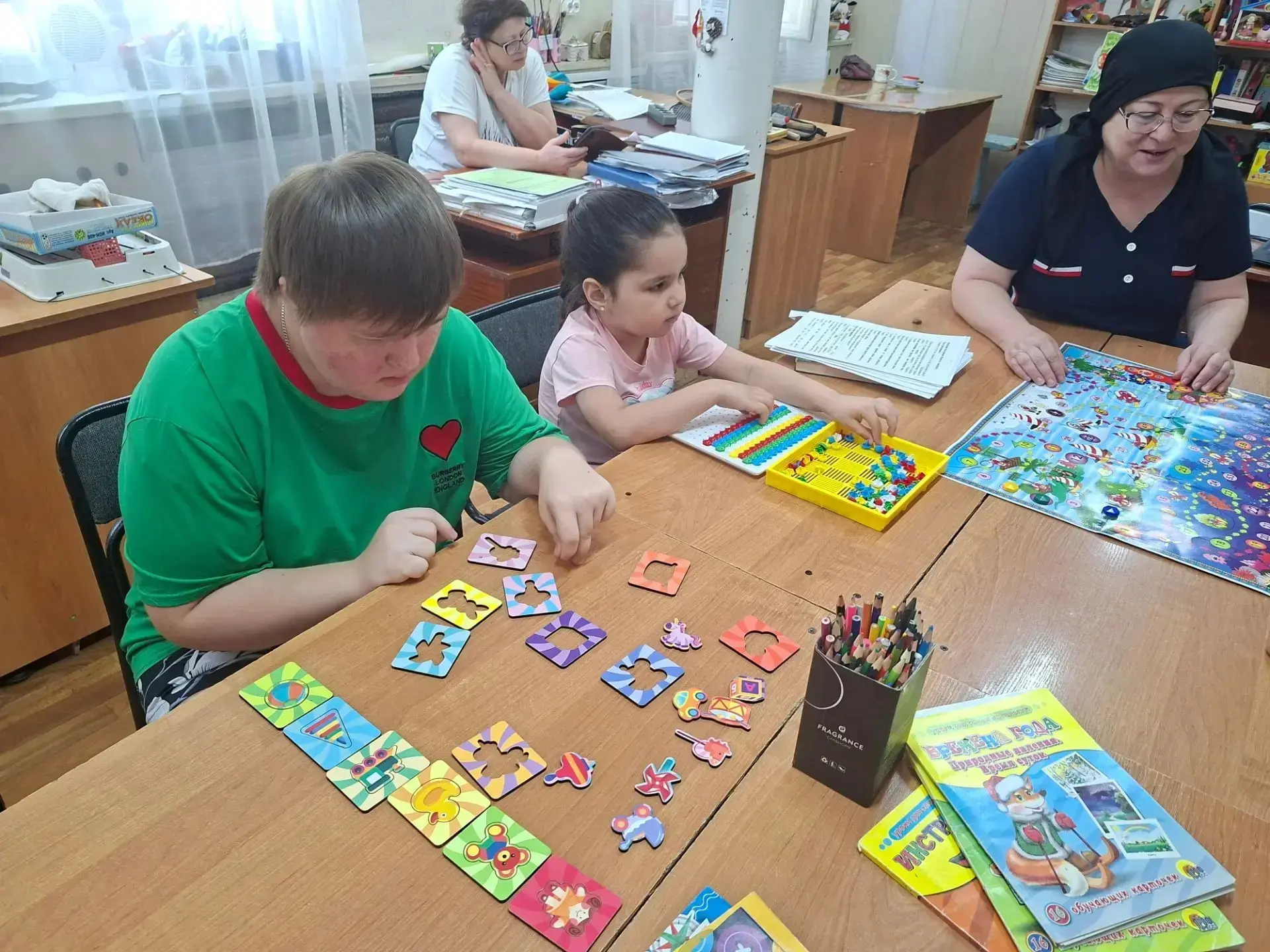 В Доме культуры п. Затеречный для детей, посещающих игровую площадку, кружок «Творчески...