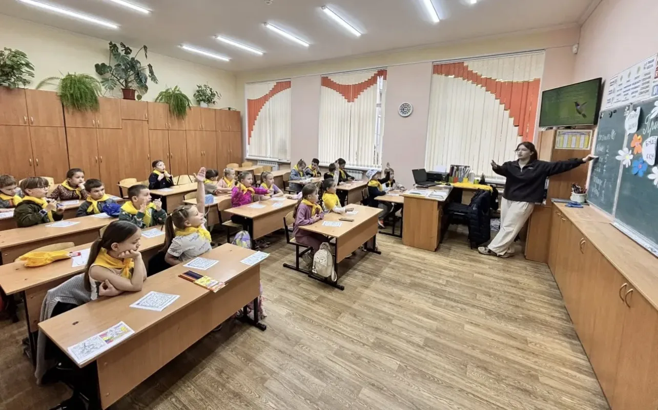 📖«Весёлый английский» подарил участникам пришкольной площадки не только отличное настроение, но и в