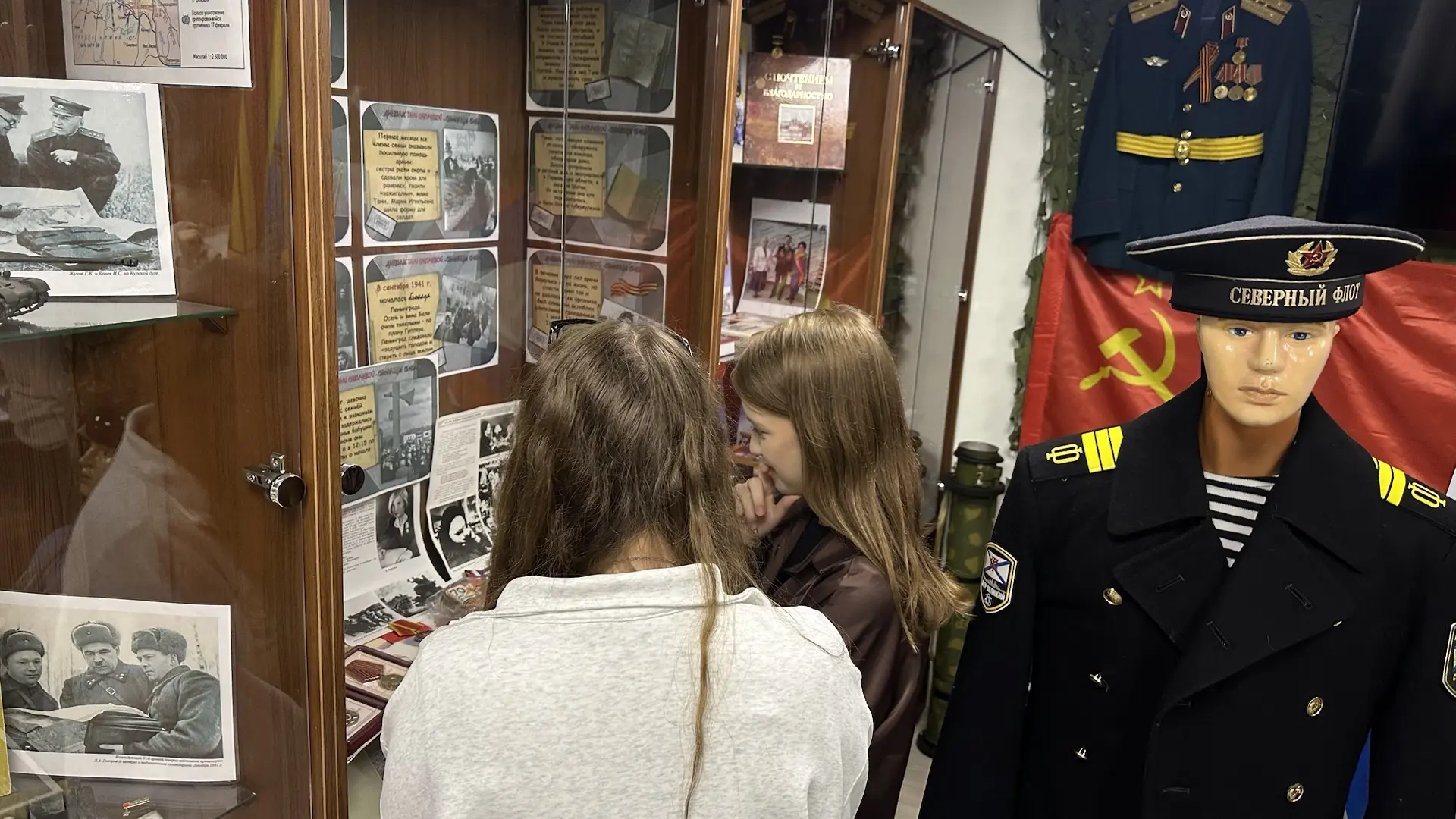 🏛️ День музеев в нашей школе: старшеклассники открыли для себя историю и патриотизм!  В честь Дня му