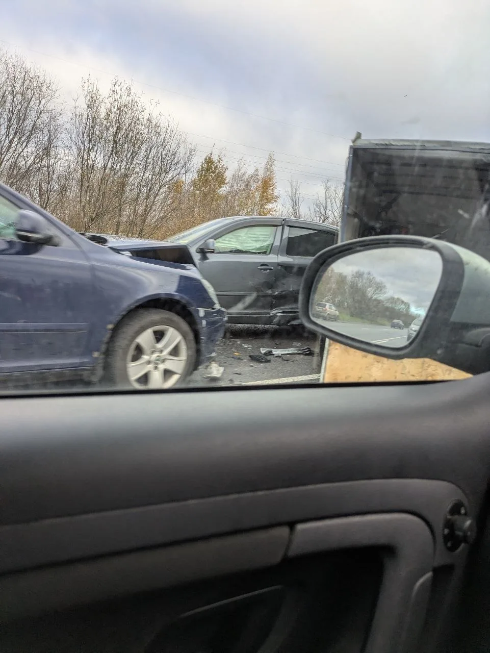 На Окружной у заправки ДТП