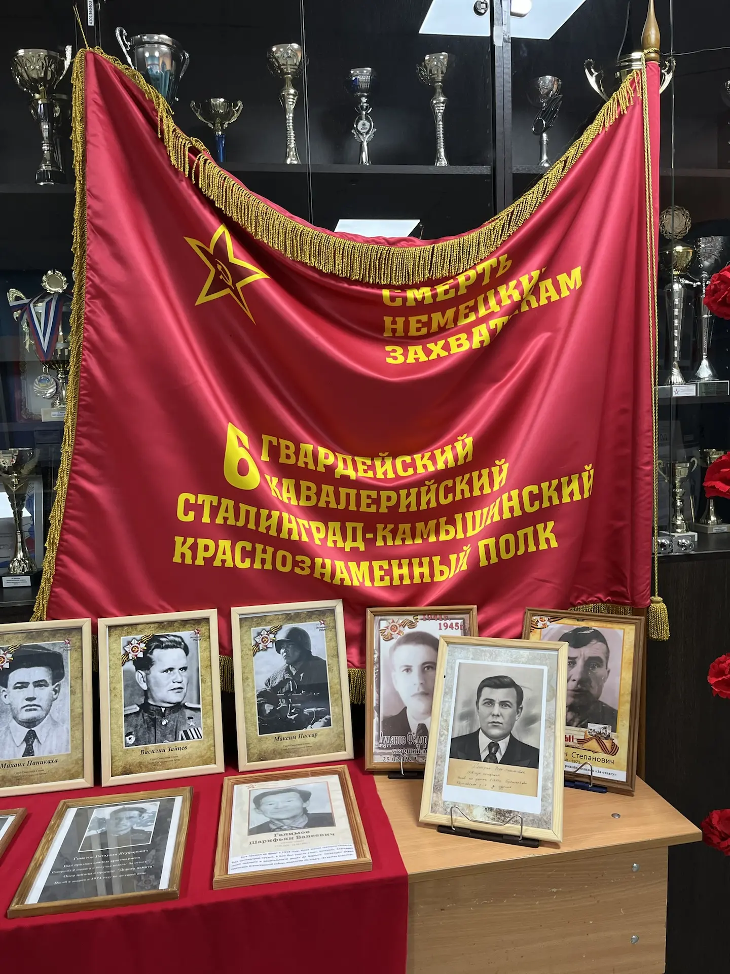 Дорогие учителя, родители и наши замечательные ученики!  Сердечно поздравляем всех с великим праздни