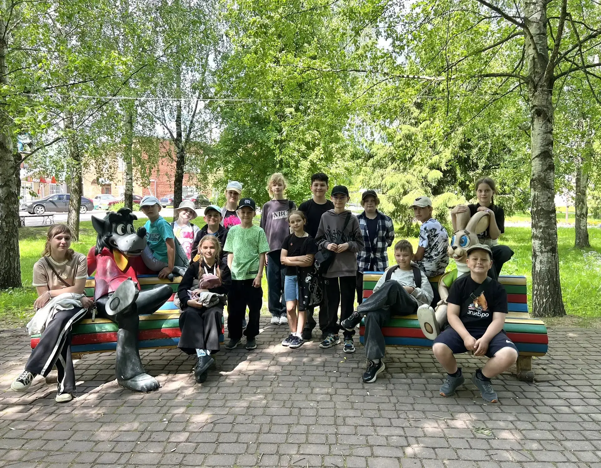 Второй день в лагере «Домовёнок» — это просто 🔥!

🕺💃Наше утро началось с бодрой зарядки, а дальше