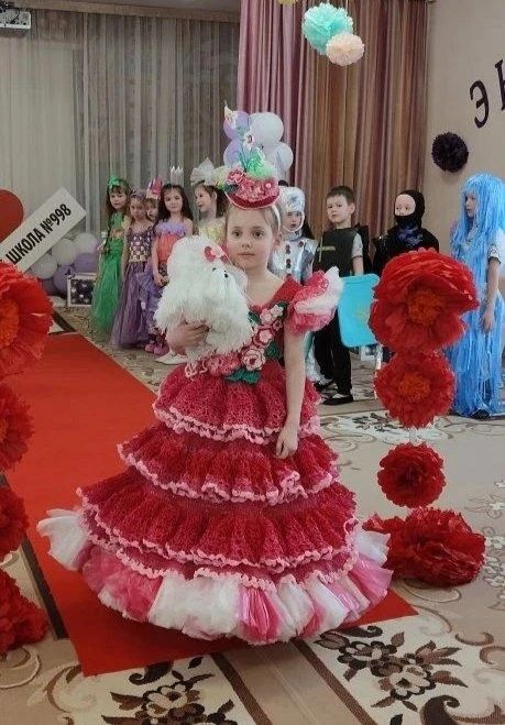 👗 Эко мода 2026: показ костюмов из пакетов, газет и дисков!  Вчера, 30 марта, в дошкольных отделения