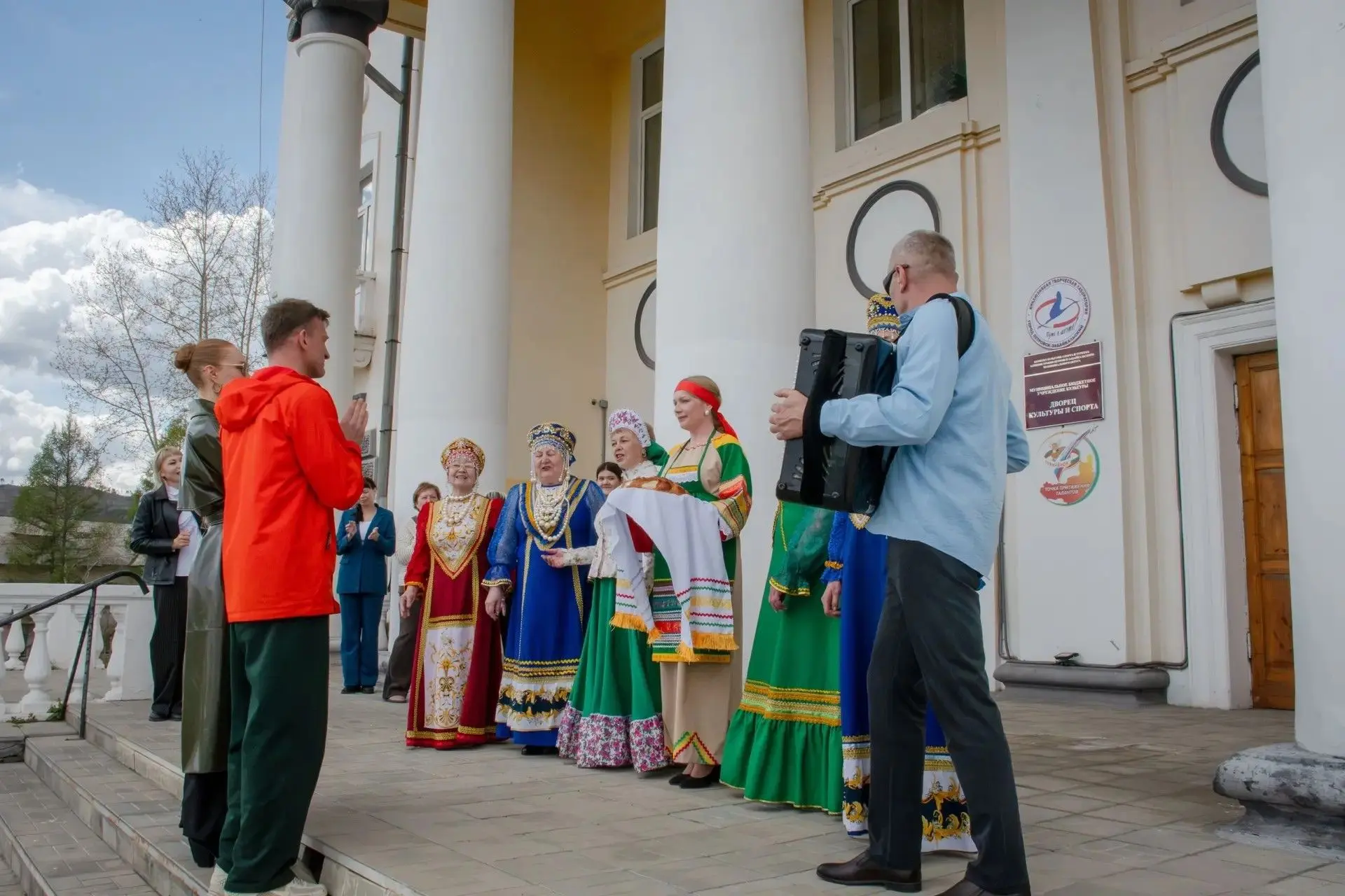 🎉В эфире город Петровск-Забайкальский! Сегодня здесь встретили гостей Забайкальского международного 