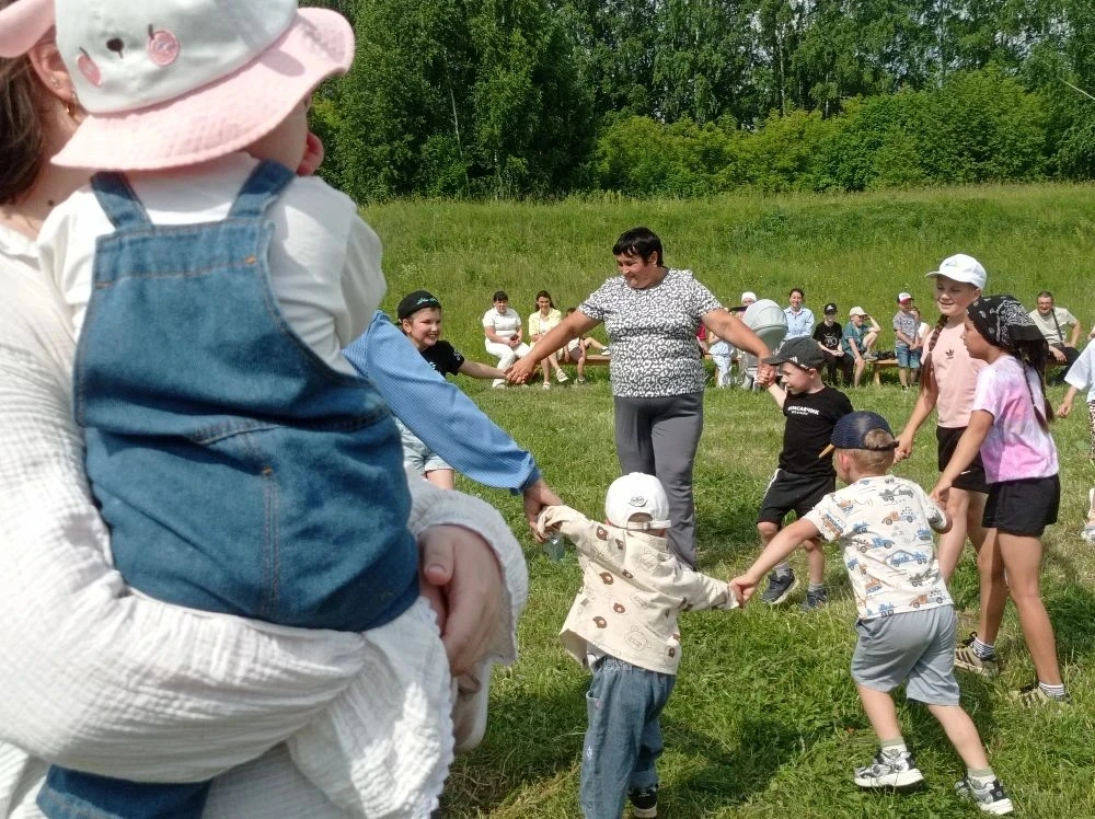 Авылыбызда бик күркәм бәйрәм булып узды.  "Күңелле балачак" дигән бәйрәмгә берәү дә битараф калмады.
