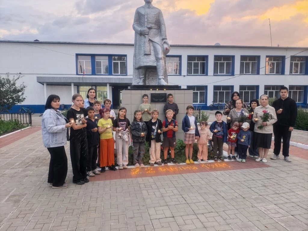 День памяти и скорби: учащиеся ГБОУ СОШ с. Сосновый Солонец присоединились к акции «Помним о важном»