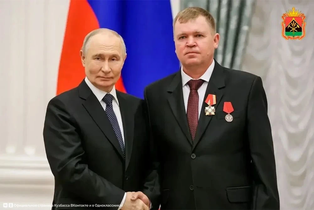 ❗️Президент России Владимир Путин наградил машиниста экскаватора кузбасской шахты Алекс...