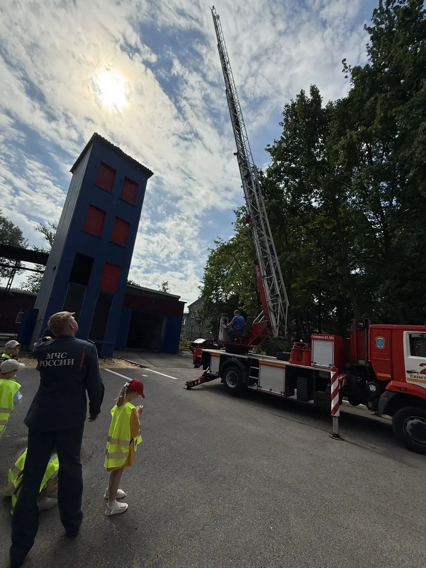 🚒 Знакомство с огнеборцами 🚒
Наши дети посетили ПСЧ 26 Фрунзенского района Спб
