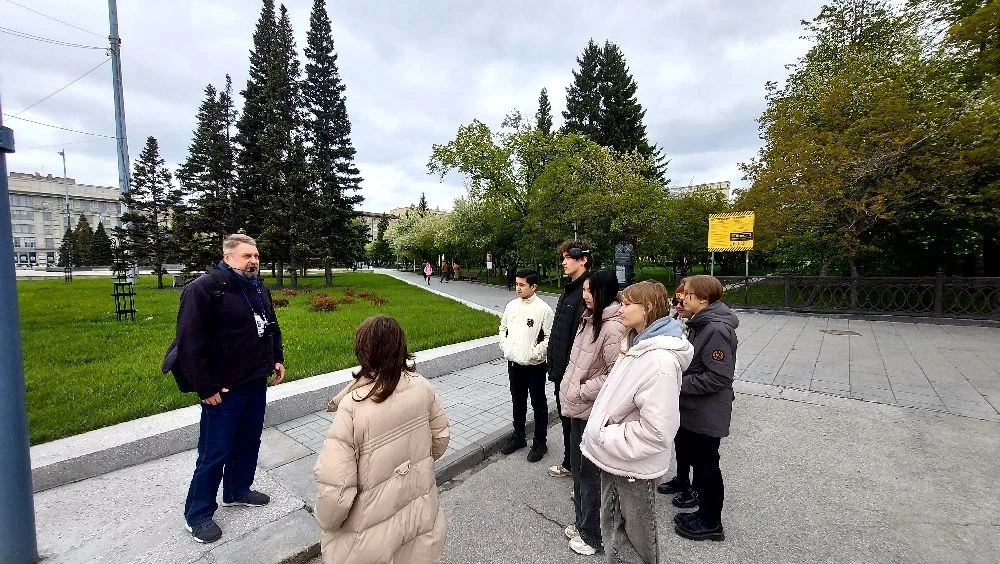 Прогулка по исторической части здания мэрии города Новосибирска с Константином Голодяев...