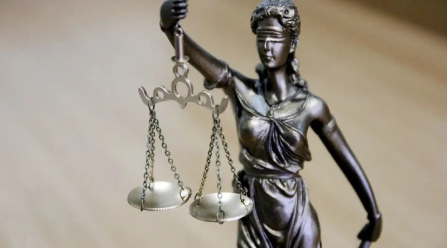 В Барнауле суд вынес приговор 51-летнему местному жителю за покушение на дачу взятки со...
