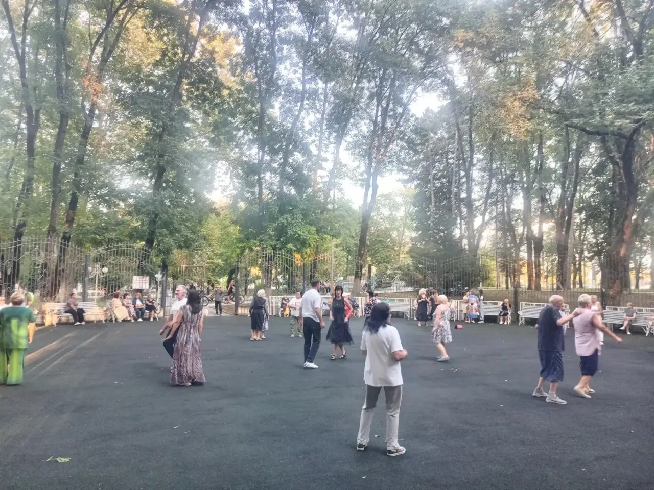 В парке культуры и отдыха «Юность» на танцевальной площадкепрошёл чудесный вечер   "Для...