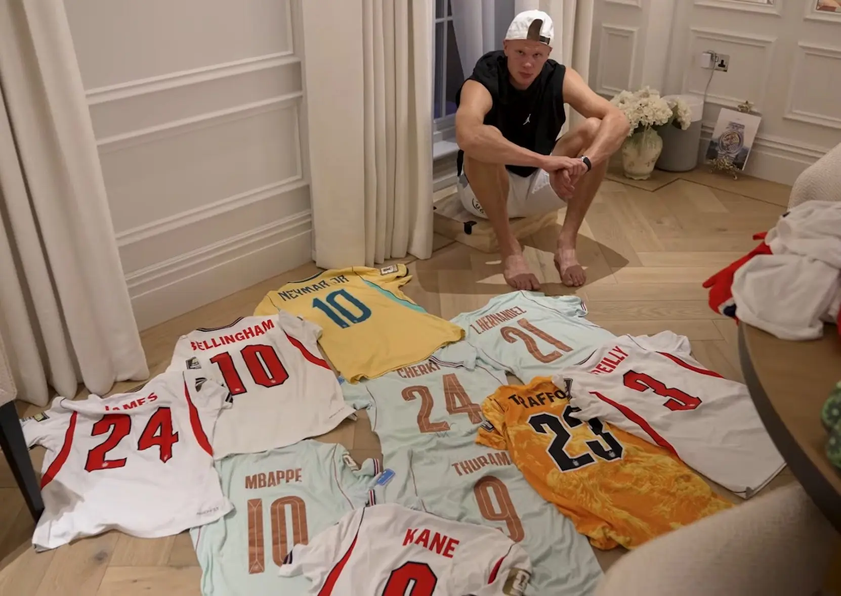 👕🇳🇴 Холанд поделился коллекцией футболок с ЧМ-2026
