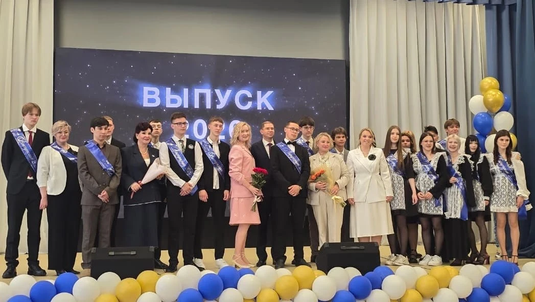🔔 В Южно-Сахалинске прозвучали последние звонки  Сегодня для выпускников города завершился важный эт