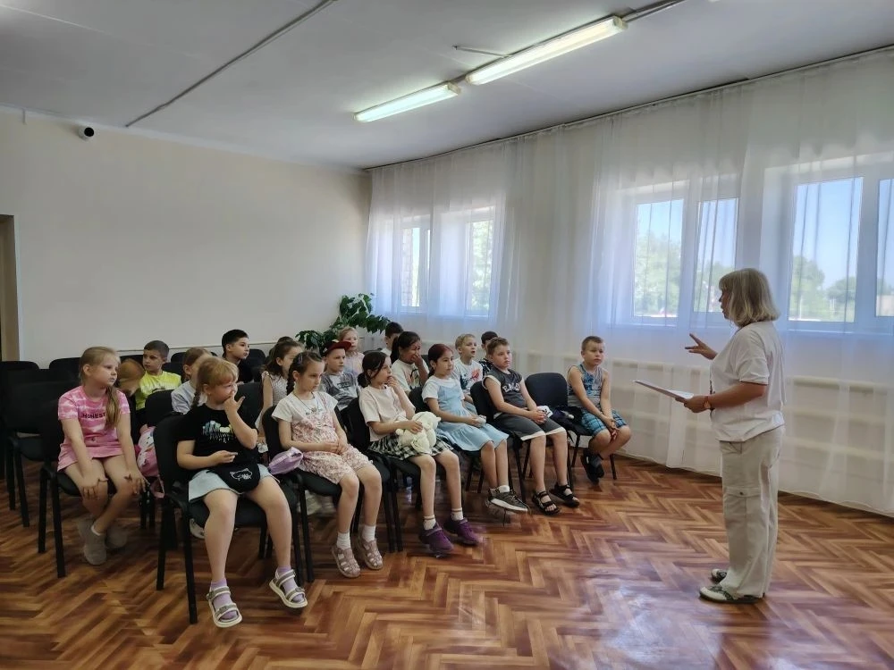11 июня школа искусств вновь встретила ребят летней площадки СОШ п. Пробуждение. Преподаватель Бурко