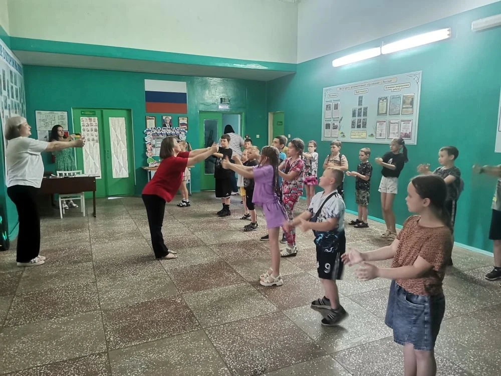 🇷🇺В преддверии Дня России сегодня в пришкольном лагере "Колокольчик " был проведен ря...