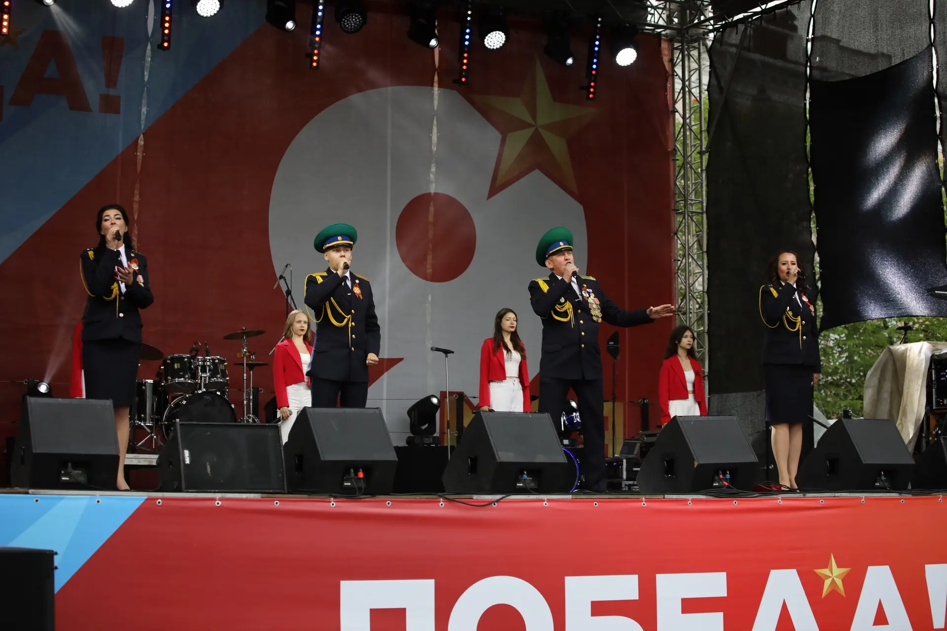 Отличным продолжением праздничного концерта стало выступление участника специальной военной операции