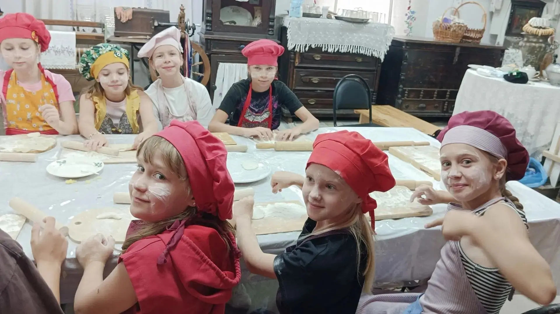 В гостях у подворья семьи Степановых: мастер‑класс „Варенички“

Пришкольный лагерь отправился в удив