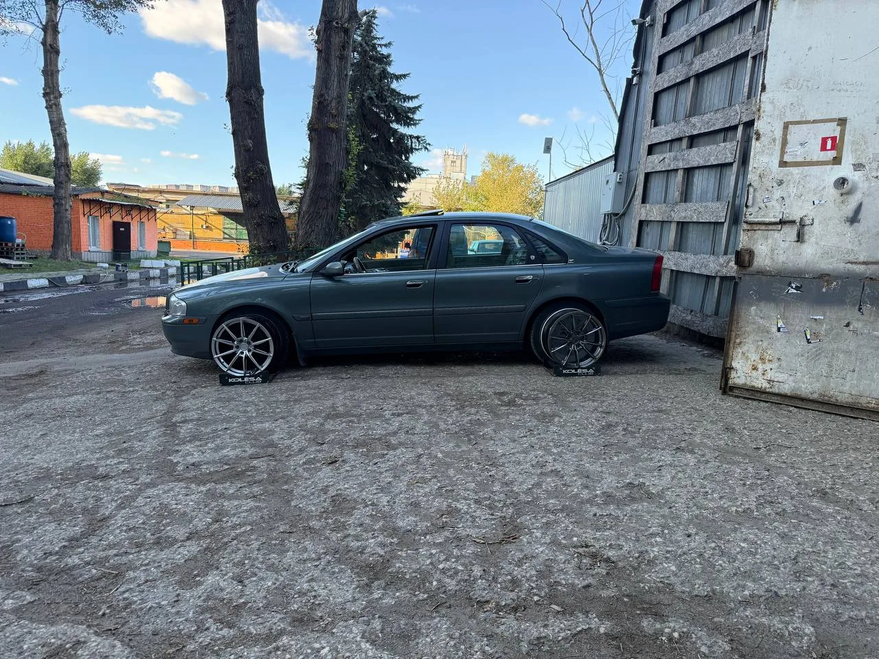 Volvo S80 на примерке дисков в 18-ом диаметре
