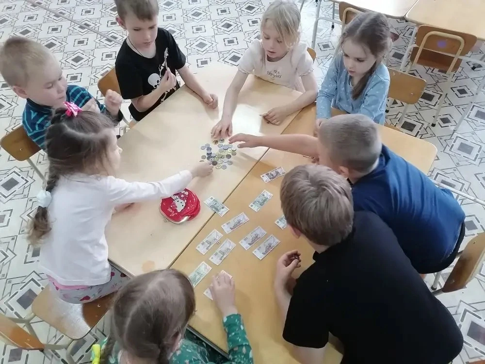 В смешанной дошкольной   группе прошло занятие по финансовой грамотности : "Юные финанс...