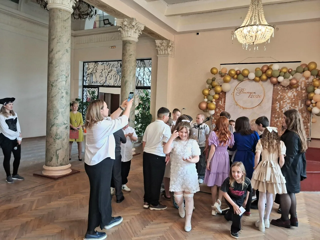 В ЦКДКаменецкий встречаем выпускников - 2026. Замечательно, когда участвуют и дети, и родители, и лю