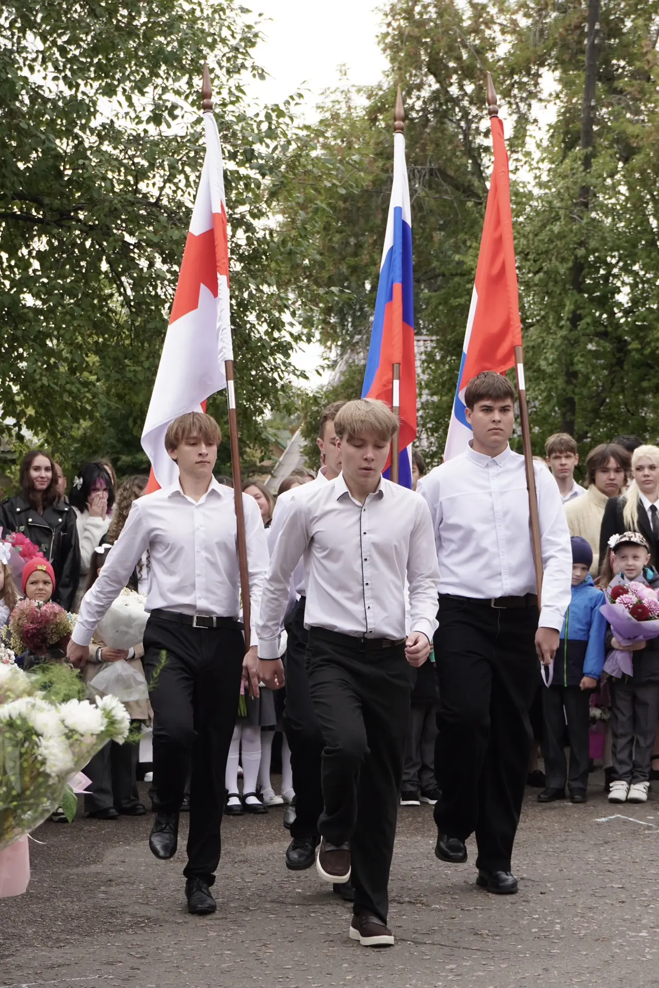 🍂 Снова в родные стены! С Днём знаний, дорогие гимназисты!