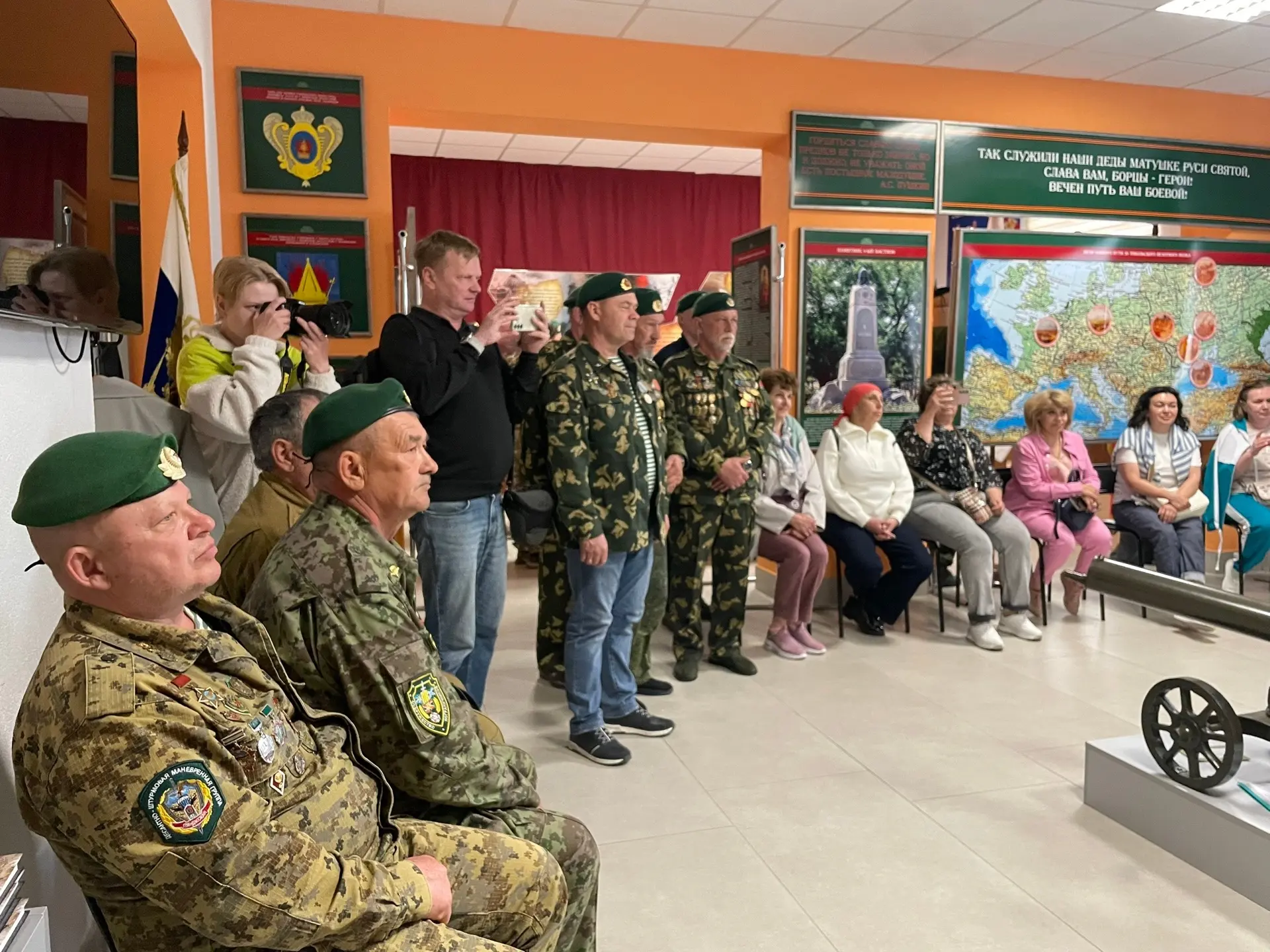 🇷🇺 Диалоги с Героями.  В МАОУ СОШ №16 имени В.П. Неймышева произошло знаменательное событие: в рамка