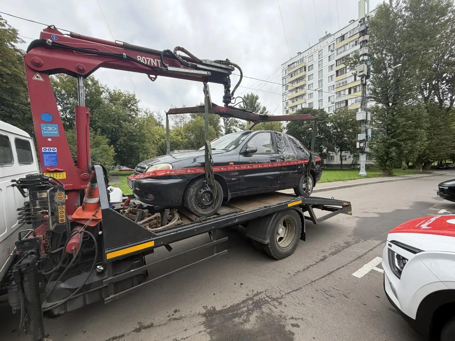 Эвакуация брошенного и разукомплектованного транспортного средства по адресу Новосибирс...