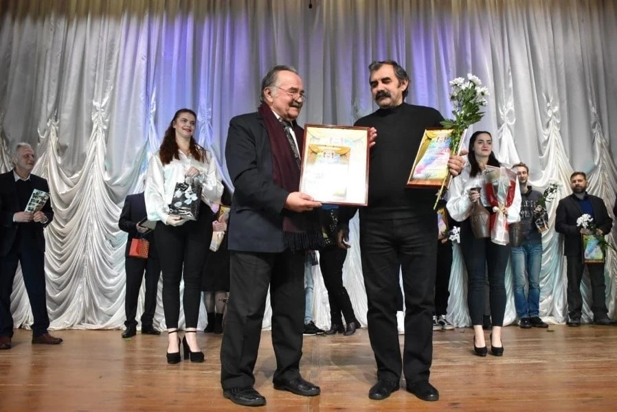 💫Сегодня начинаем знакомство с профессиональным жюри нашего фестиваля.
🇧🇾Лучшие фильмы «Киноверти