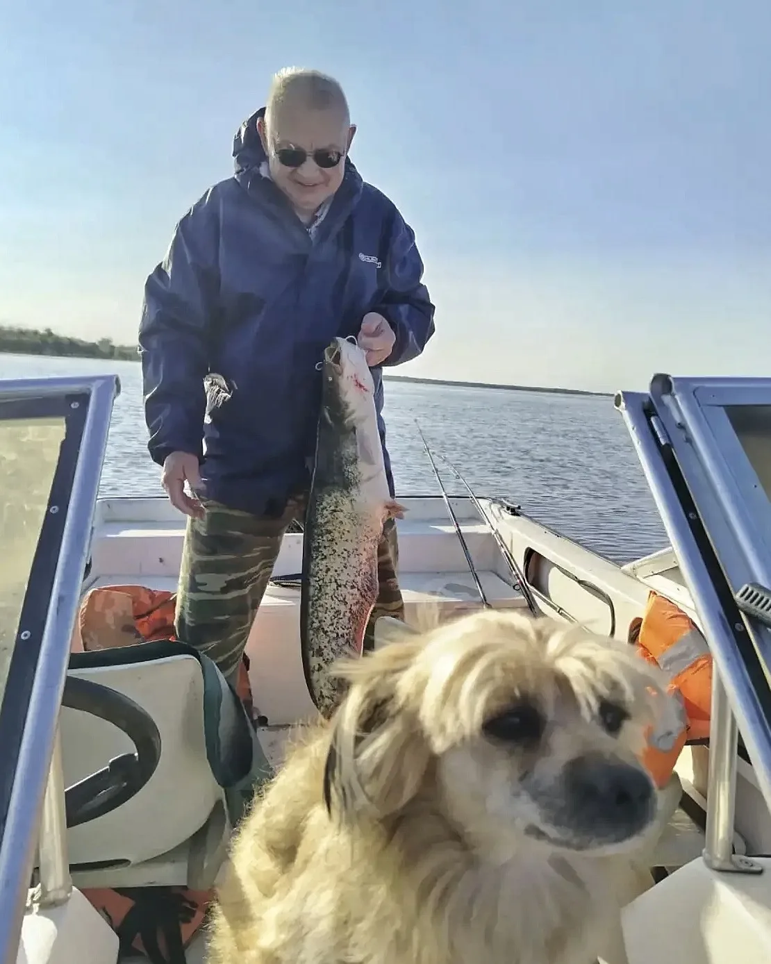 🐾 Пушистый контроль на рыбалке - залог хорошего клева!