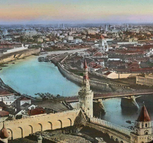 Москва, 1860-е годы. Колорированный панорамный вид с колокольни Ивана Великого на Водовзводную башню