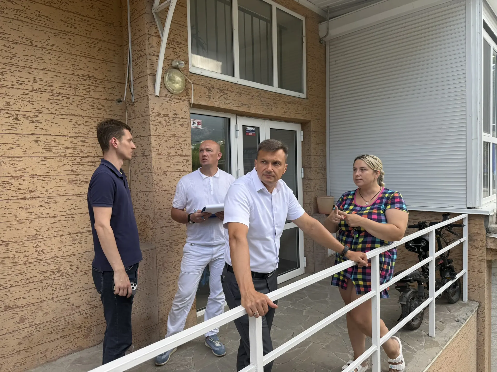 🚀Начал рабочую неделю с обхода многоквартирных домов. Сегодня с депутатом Ялтинского городского сов